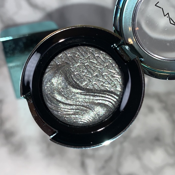 LEGENDARY LURE Alluring Aquatic Extra Dimension Eyeshadow Collection MAC - Picture 4 of 16